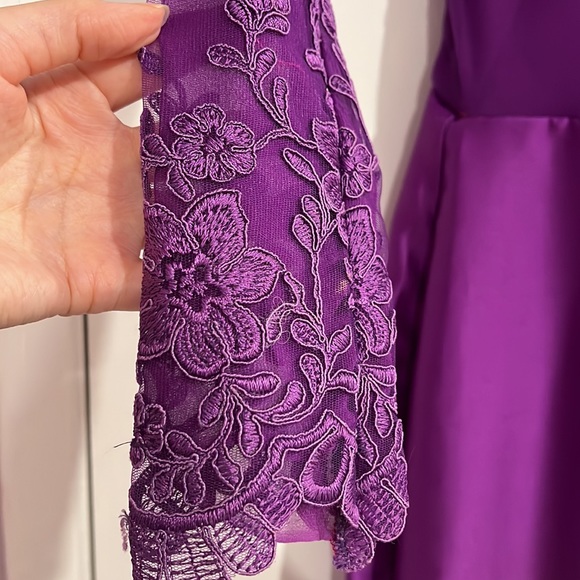 TERANI COUTURE NEW customized lace sleeved dress - Picture 4 of 6